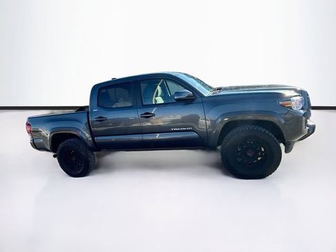 Used 2022 Toyota Tacoma SR5 w/ Technology Package image 9