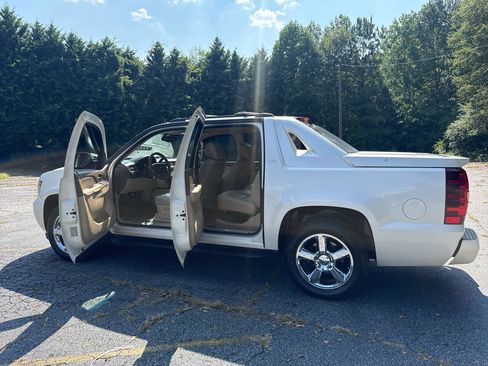 Used 2012 Chevrolet Avalanche LTZ image 22