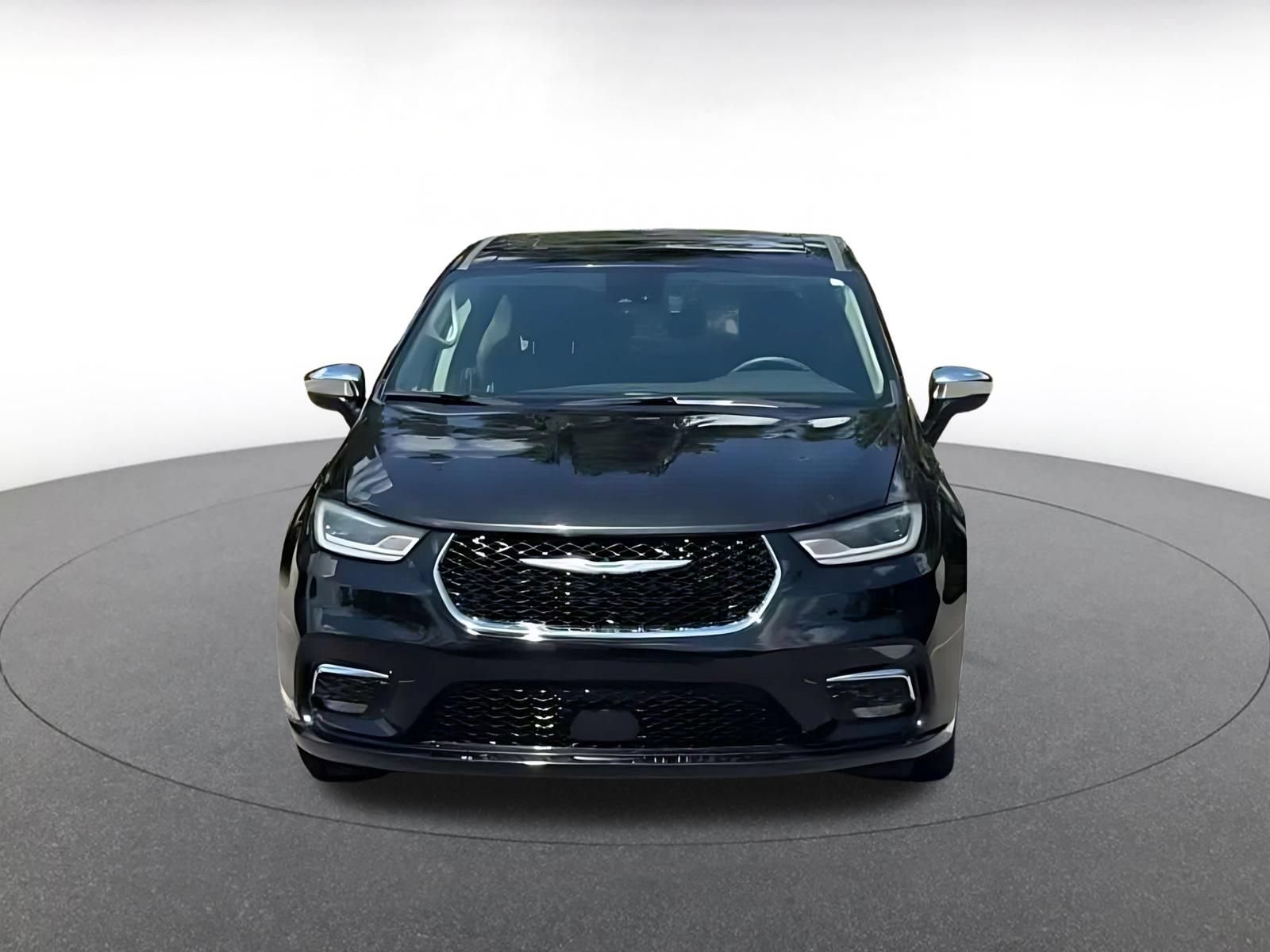 Used 2023 Chrysler Pacifica Limited FWD image 4