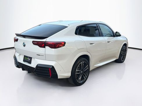 Used 2025 BMW X2 xDrive28i AWD/4WD image 9