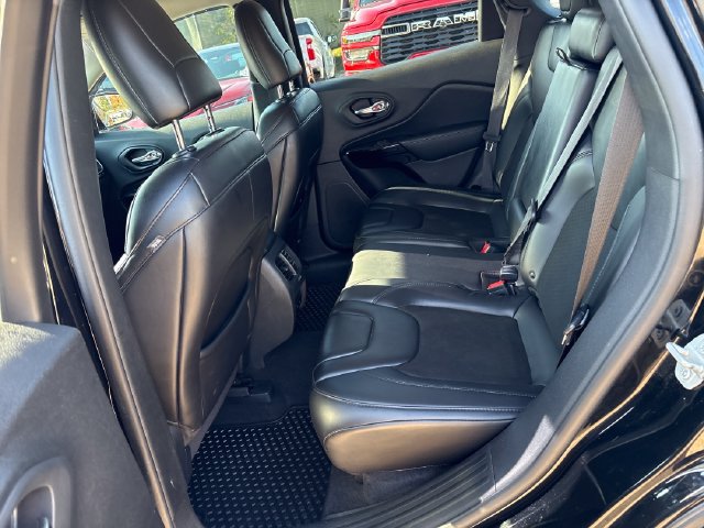 Used 2019 Jeep Cherokee Latitude Plus AWD/4WD image 20