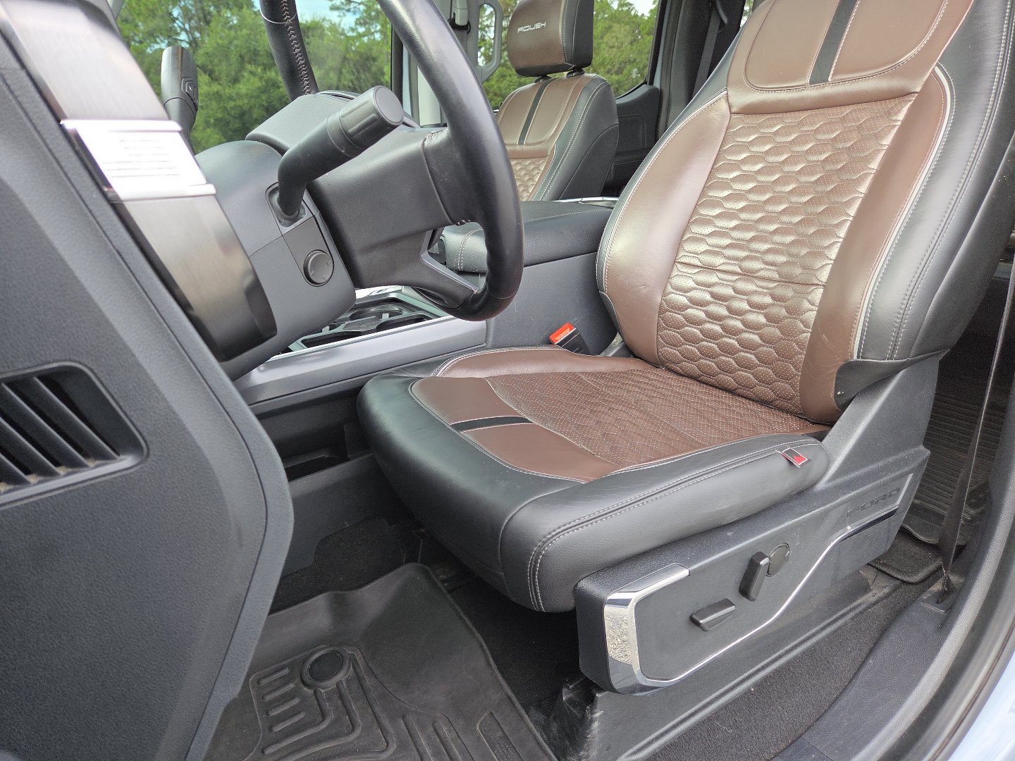 Used 2024 Ford F250 Lariat w/ Lariat Ultimate Package AWD/4WD image 31