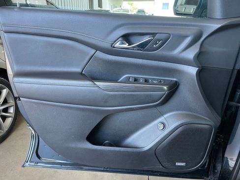 Used 2023 GMC Acadia SLT image 20