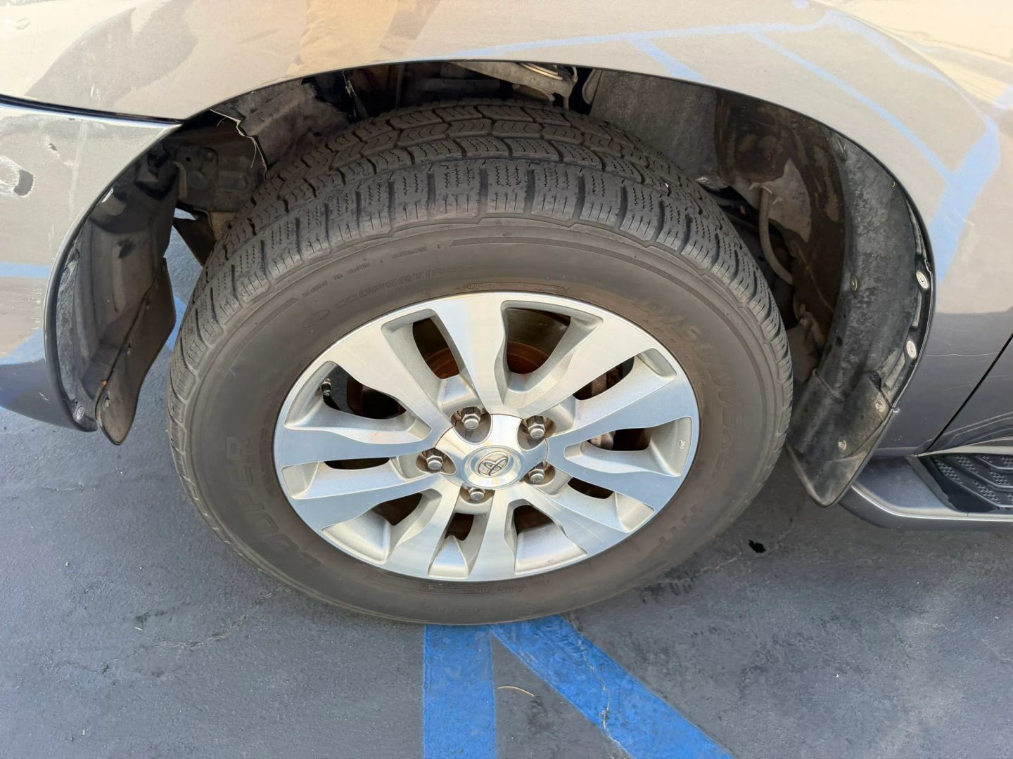 Used 2016 Toyota Sequoia Limited w/ Safety & Convenience Package AWD/4WD image 35