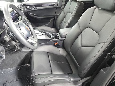 Certified 2026 Porsche Macan AWD/4WD image 5
