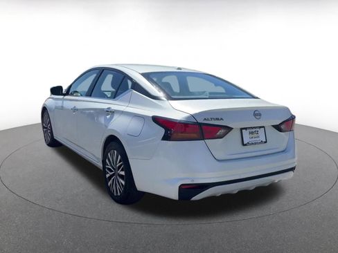 Used 2025 Nissan Altima 2.5 SV image 9