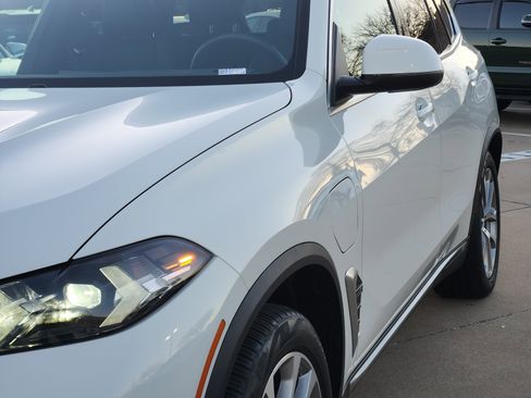 Used 2024 BMW X5 xDrive50e image 12