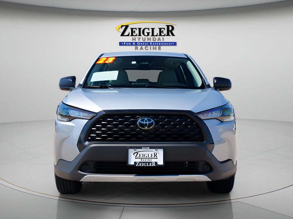 Used 2023 Toyota Corolla Cross L AWD/4WD image 2