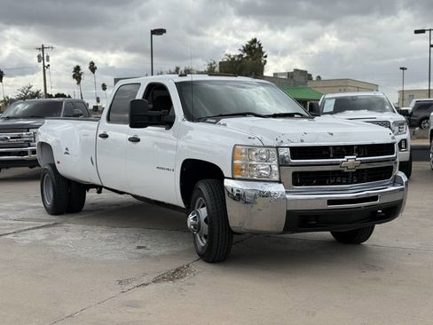 Used 2009 Chevrolet Silverado 3500 LT w/ Interior Plus Package image 2