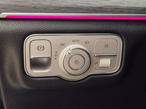 Used 2022 Mercedes-Benz GLE 350 4MATIC w/ Premium Package image 33