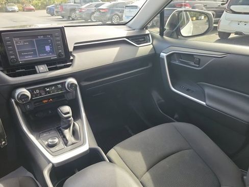 Used 2022 Toyota RAV4 LE image 23