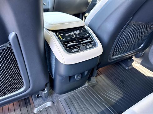 Used 2026 Volvo XC90 B6 Plus w/ Protection Package Premier AWD/4WD image 39
