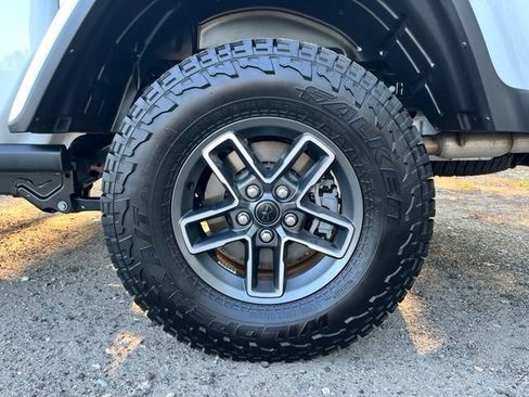 Used 2026 Jeep Gladiator Mojave AWD/4WD image 14
