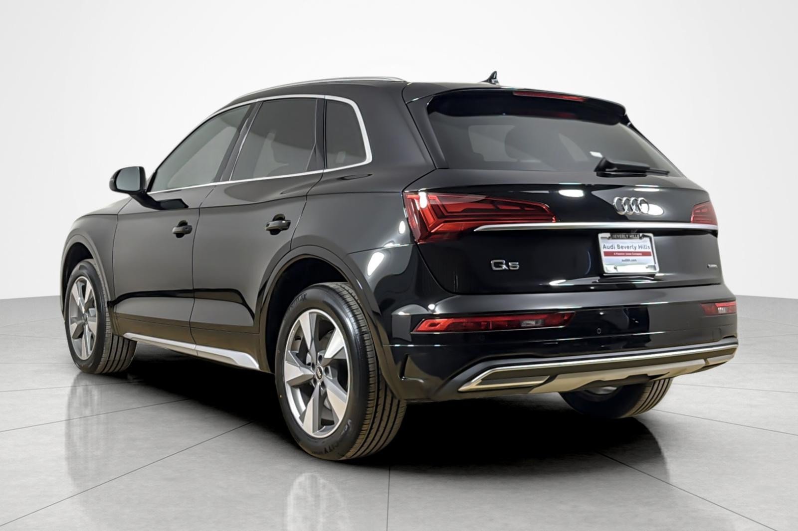 Used 2023 Audi Q5 2.0T Premium Plus w/ Premium Plus Package AWD/4WD image 3