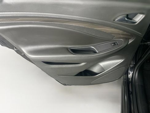 Used 2020 Buick Envision Essence image 25