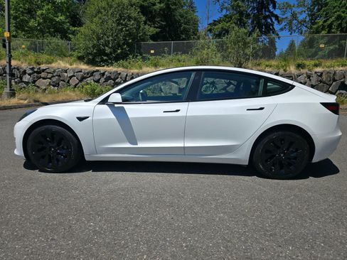 Used 2021 Tesla Model 3 Standard Range Plus RWD image 2
