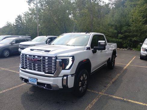 Used 2024 GMC Sierra 2500 Denali w/ Denali Reserve Package image 7