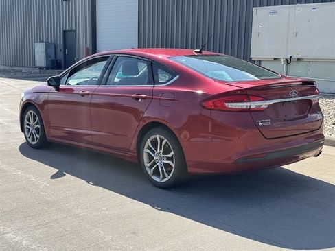 Used 2017 Ford Fusion SE w/ Equipment Group 201A FWD image 4