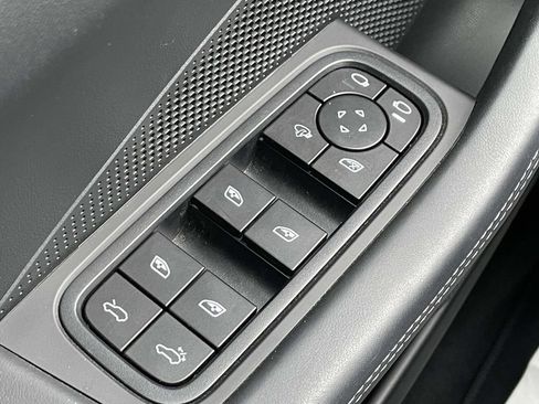 Used 2024 Porsche Macan 4 Electric image 37