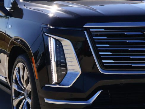 Used 2025 Cadillac Escalade Premium Luxury Platinum image 9