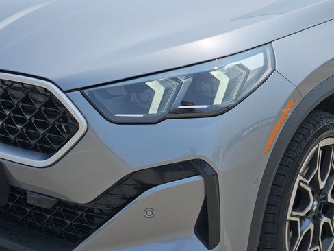 Used 2025 BMW X2 xDrive28i AWD/4WD image 12