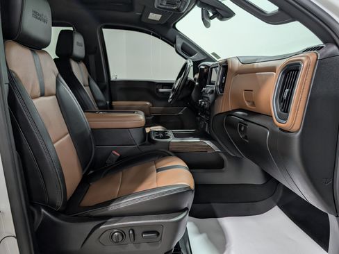 Used 2019 Chevrolet Silverado 1500 High Country image 15