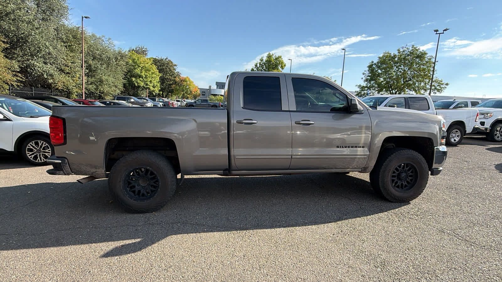 Used 2017 Chevrolet Silverado 1500 LT w/ All Star Edition AWD/4WD image 4