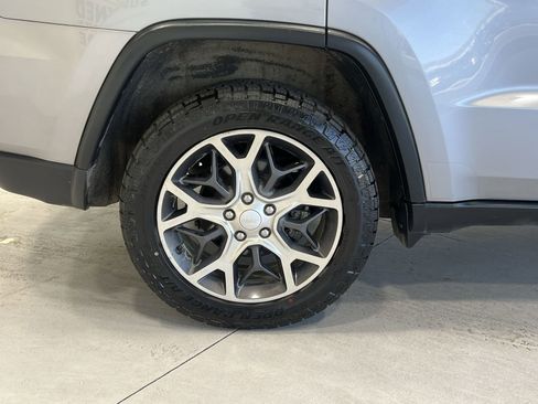 Used 2019 Jeep Grand Cherokee Limited w/ Trailer Tow Group IV AWD/4WD image 10