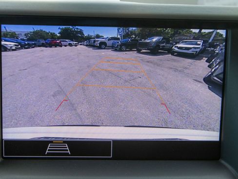 Used 2022 GMC Acadia SLE w/ Driver Convenience Package image 28