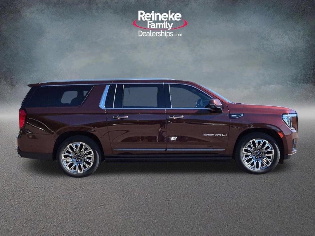 Used 2023 GMC Yukon XL Denali Ultimate AWD/4WD image 5