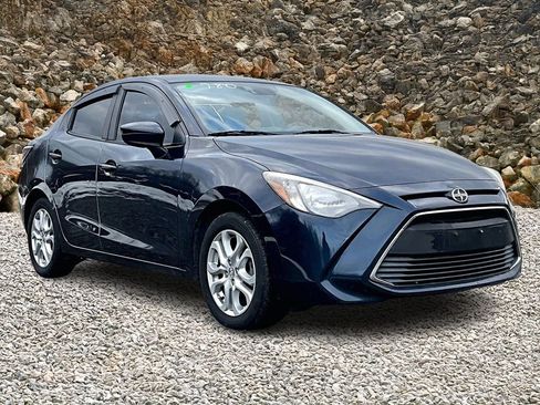 Used 2016 Scion iA image 9