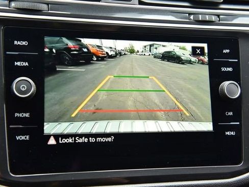 Certified 2023 Volkswagen Tiguan SE w/ Panoramic Sunroof Package image 12