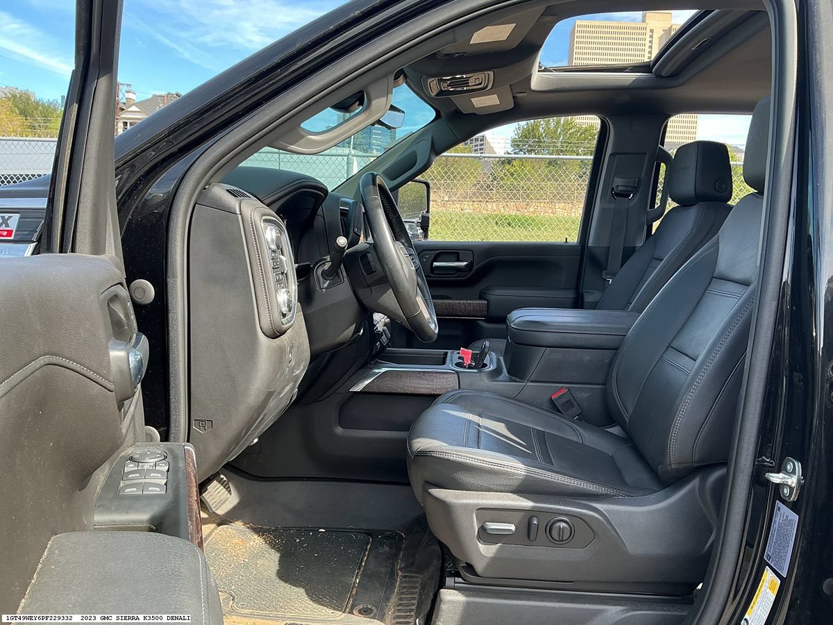 Used 2023 GMC Sierra 3500 Denali w/ Denali Black Diamond Edition AWD/4WD image 8
