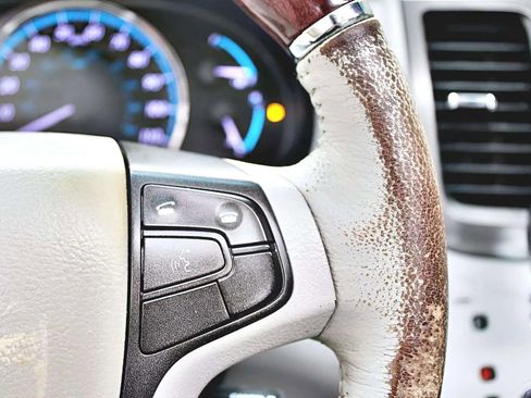 Used 2011 Toyota Sienna Limited image 15