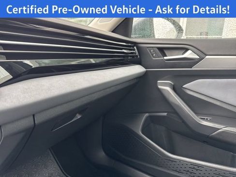 Certified 2025 Volkswagen Jetta SE w/ Sunroof Package FWD image 15