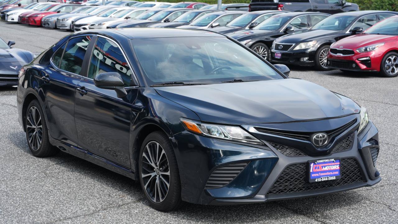 Used 2020 Toyota Camry SE FWD image 3