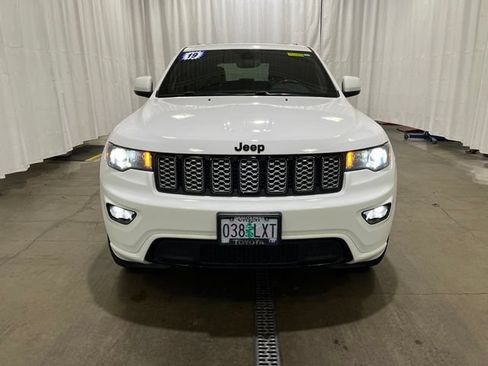 Used 2019 Jeep Grand Cherokee Altitude AWD/4WD image 9