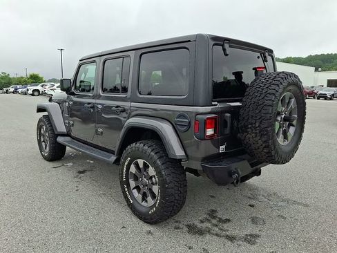 Used 2018 Jeep Wrangler Unlimited Sahara AWD/4WD image 4
