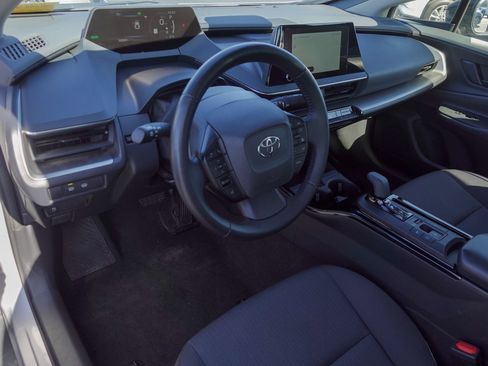Used 2025 Toyota Prius LE FWD image 9