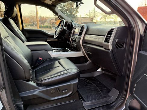 Used 2021 Ford F250 Lariat w/ Tremor Off-Road Package image 31