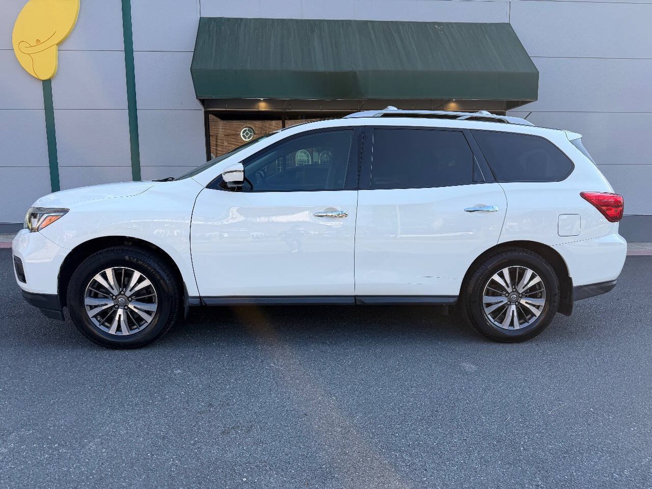 Used 2017 Nissan Pathfinder SV w/ Trailer Tow Package AWD/4WD image 3