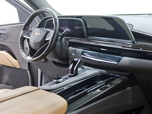Used 2021 Cadillac Escalade Premium Luxury AWD/4WD image 30
