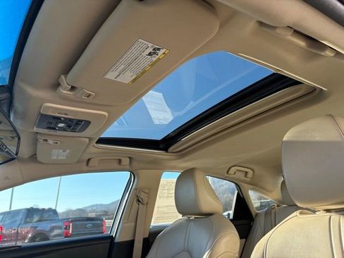 Used 2021 Toyota Avalon XLE image 26