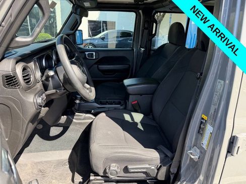 Used 2022 Jeep Wrangler Unlimited Sport AWD/4WD image 6
