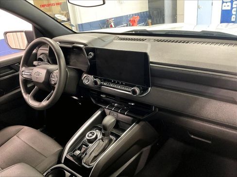 Used 2025 Chevrolet Colorado Trail Boss AWD/4WD image 14