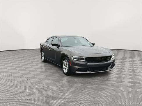 Used 2023 Dodge Charger SXT image 2