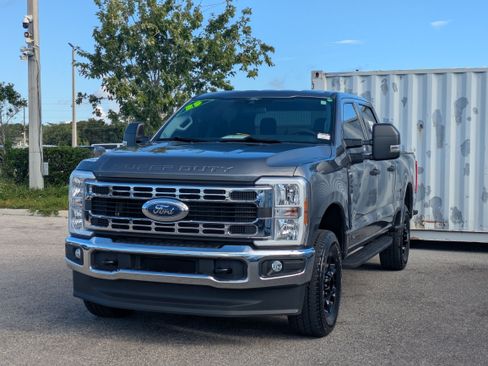 Used 2025 Ford F250 XLT w/ FX4 Off-Road Package AWD/4WD image 8