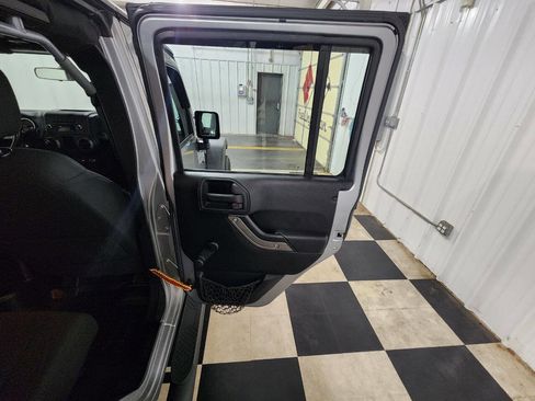 Used 2015 Jeep Wrangler Unlimited Sport w/ Connectivity Group image 18