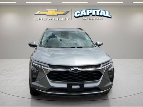 Used 2025 Chevrolet Trax LT w/ Driver Confidence Package FWD image 8