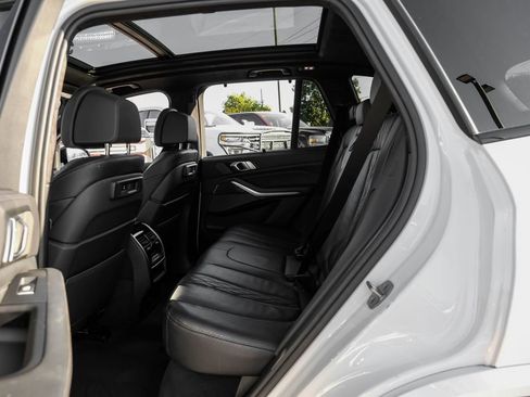 Used 2021 BMW X5 M50i image 50